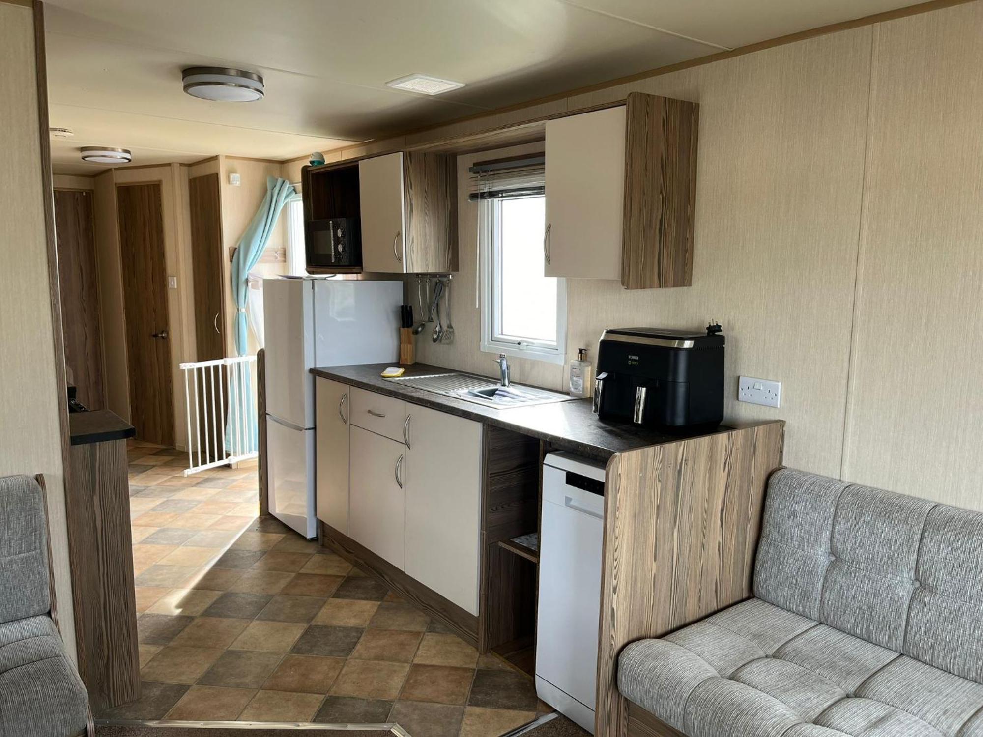 A Fully Equiped Caravan Marton Mere Haven Campsite Blackpool